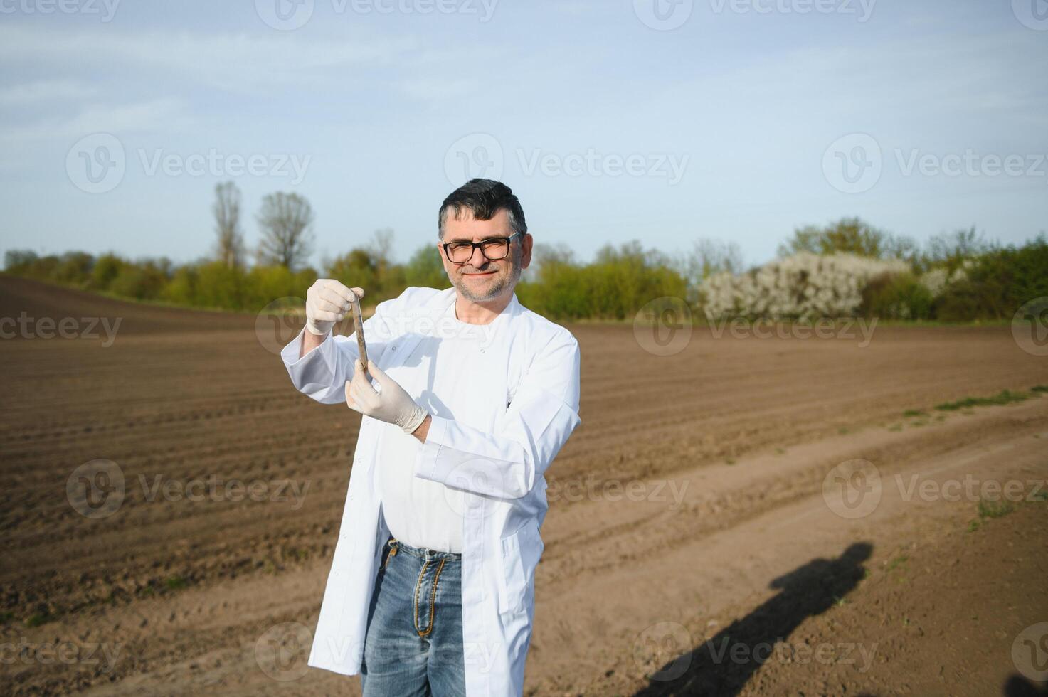 Testing Soil. Agronomist. Environmental protection, organic soil certification, Soil Fertility Analysis photo