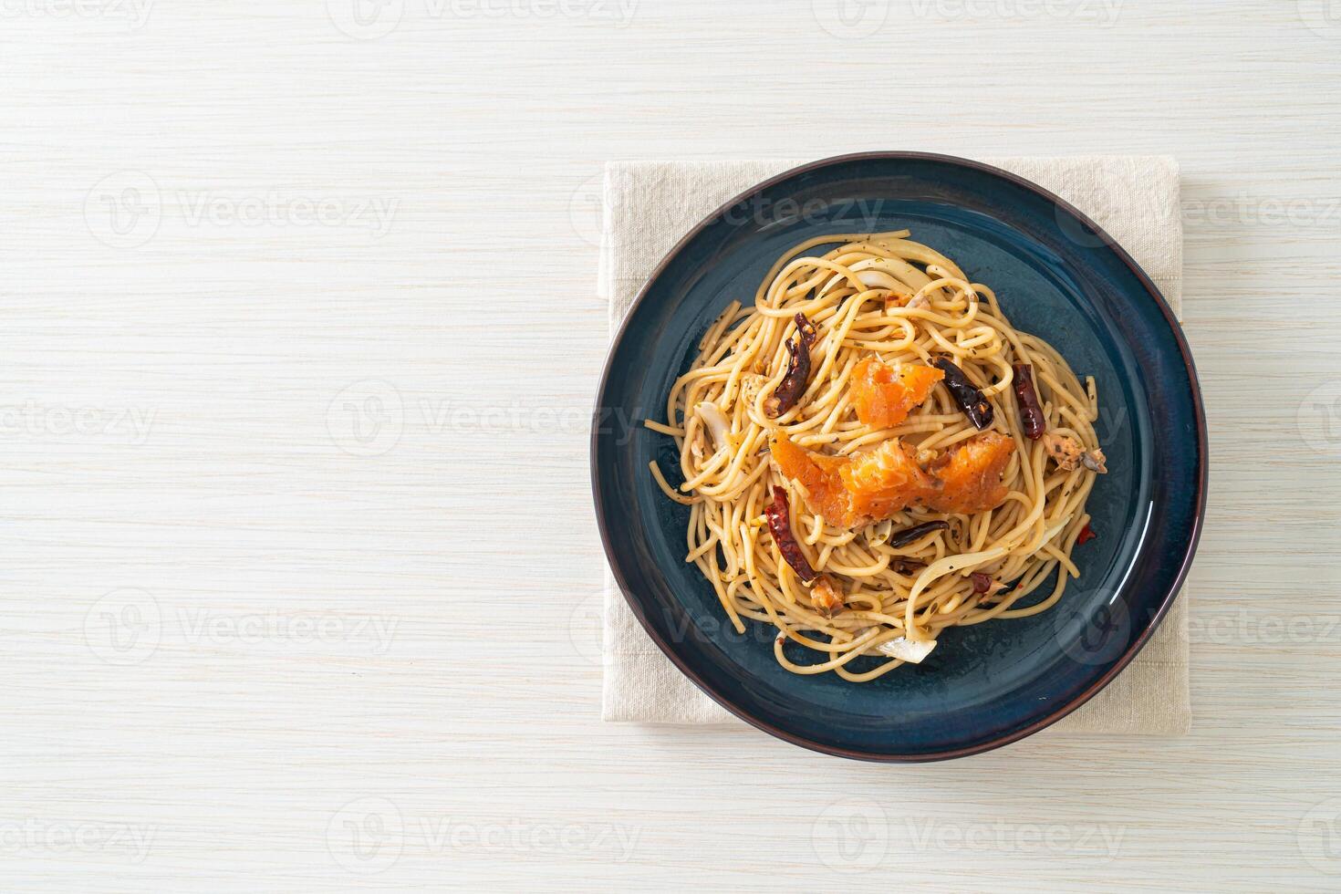 stir-fried spaghetti with salmon and dried chilli photo