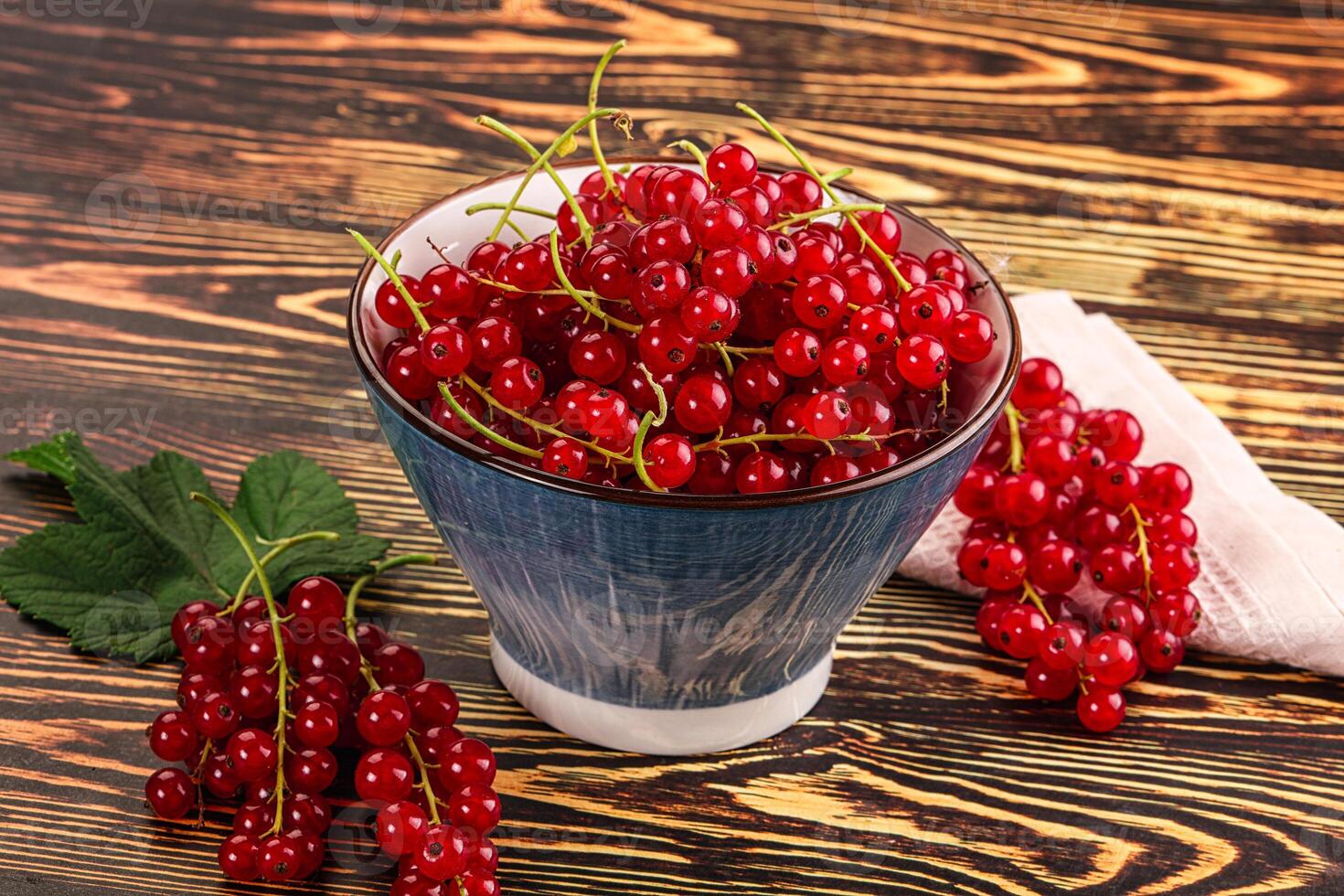 Ripe and juicy red currants berry photo