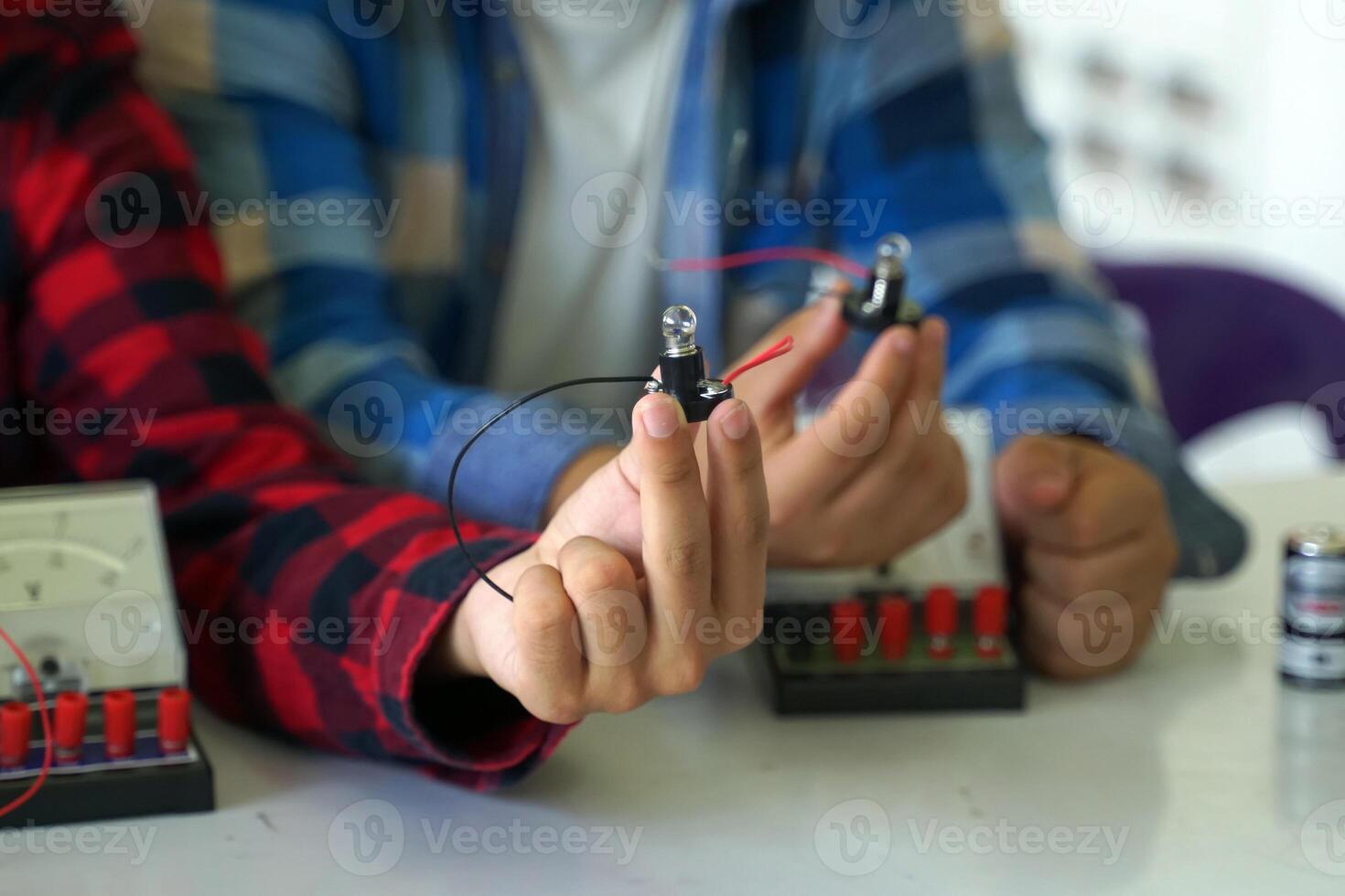 Science classroom, students are conducting experiments on basic electrical circuits. Concept of science classroom, learning science, science skills, learning, science experiments. photo