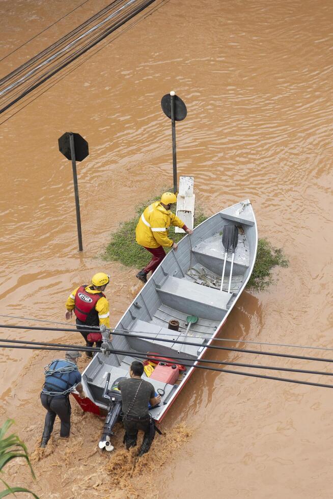 Flood in southern Brazil leaves flooded and residents are rescued photo