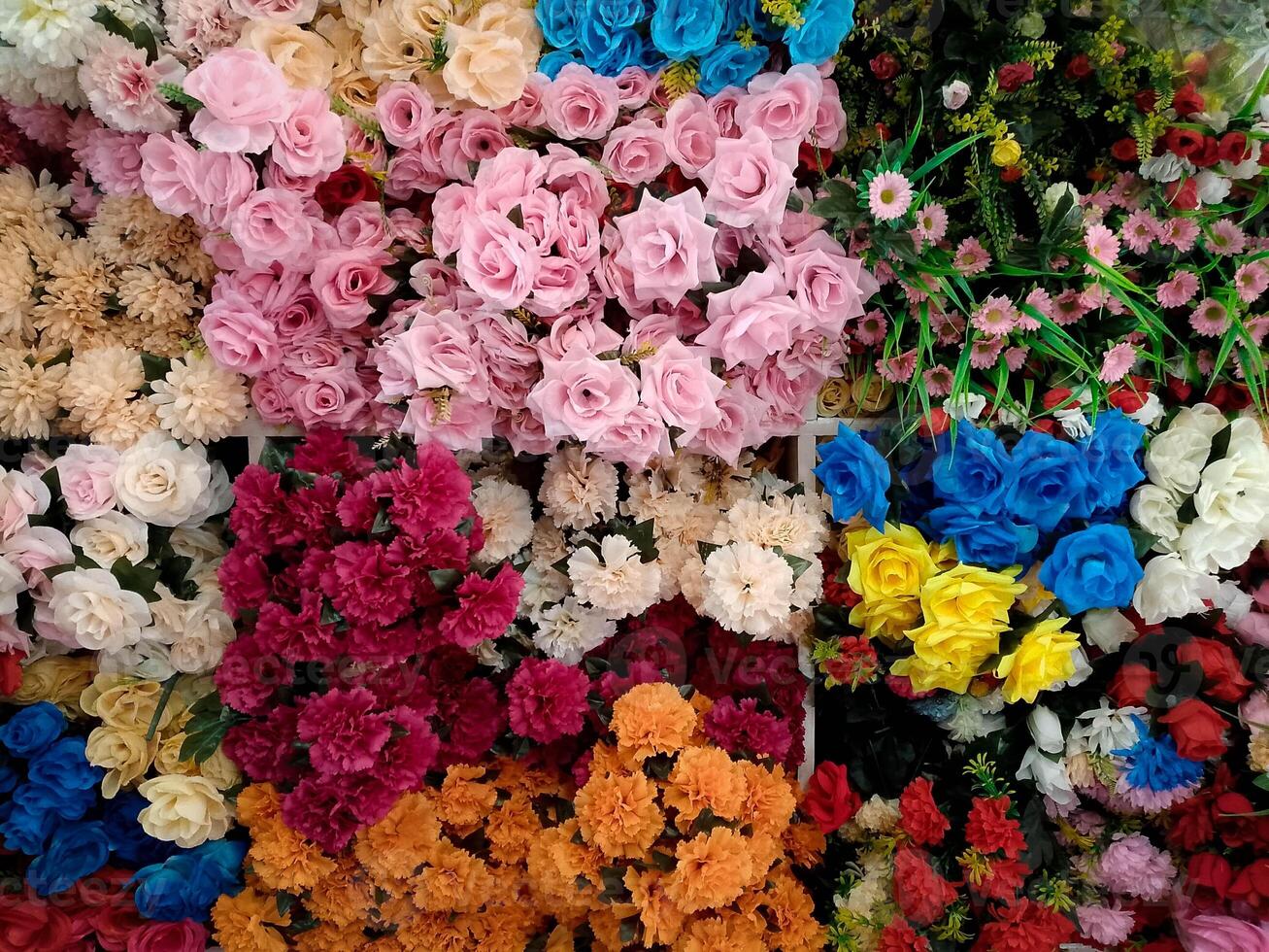 Different color of artificial flowers in the shop photo