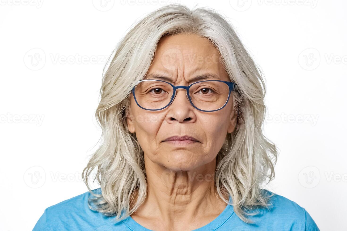 Portrait of a woman wearing glasses and looking at the camera photo