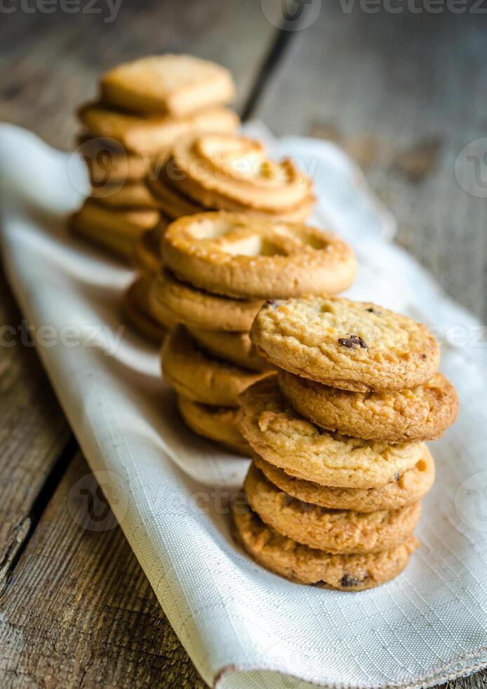Butter cookies arranged in a row photo