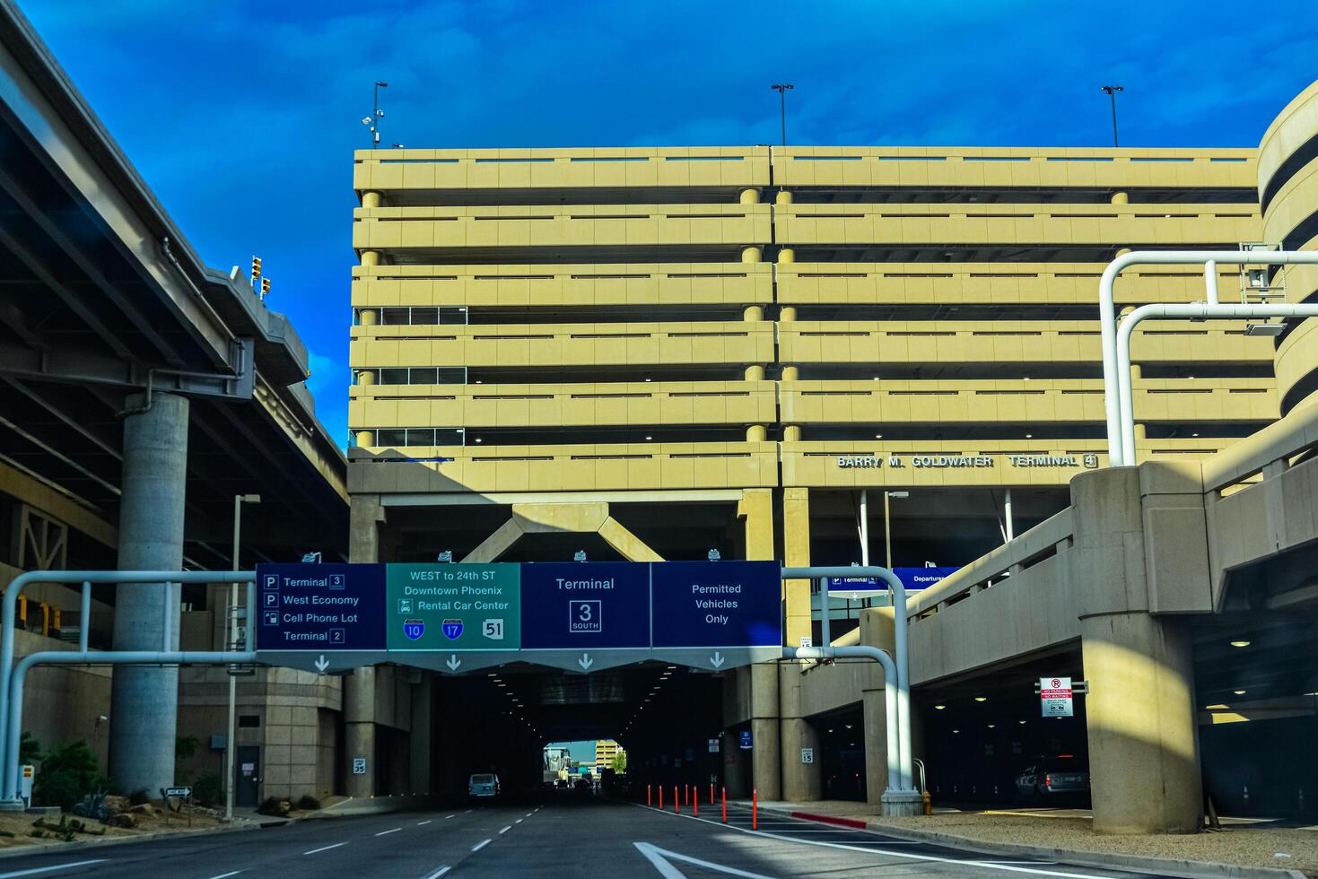 USA, ARIZONA - NOVEMBER 24, 2019 aeroport, BARRY M. GOLDWATER TERMINAL, Arizona photo
