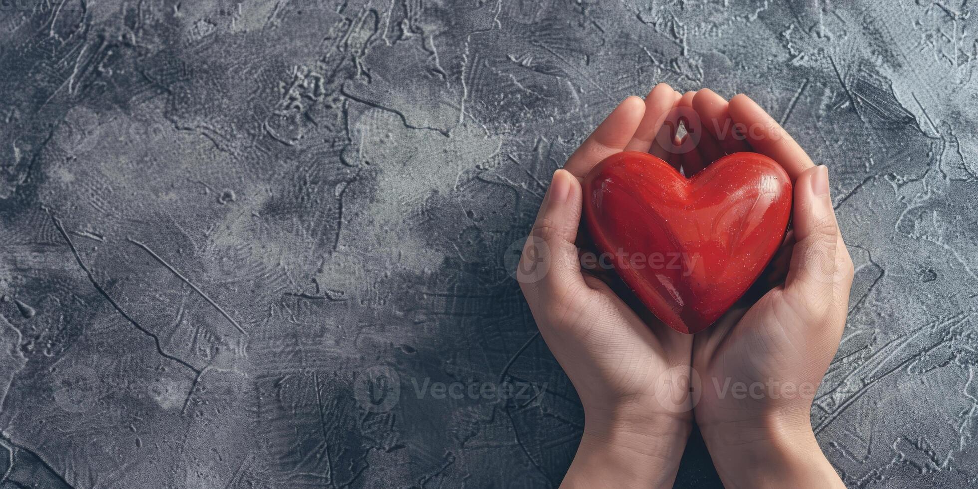 un par de amable manos de forma segura participación un vibrante rojo corazón, simbolizando duradero amar, compasión, y cuidado foto