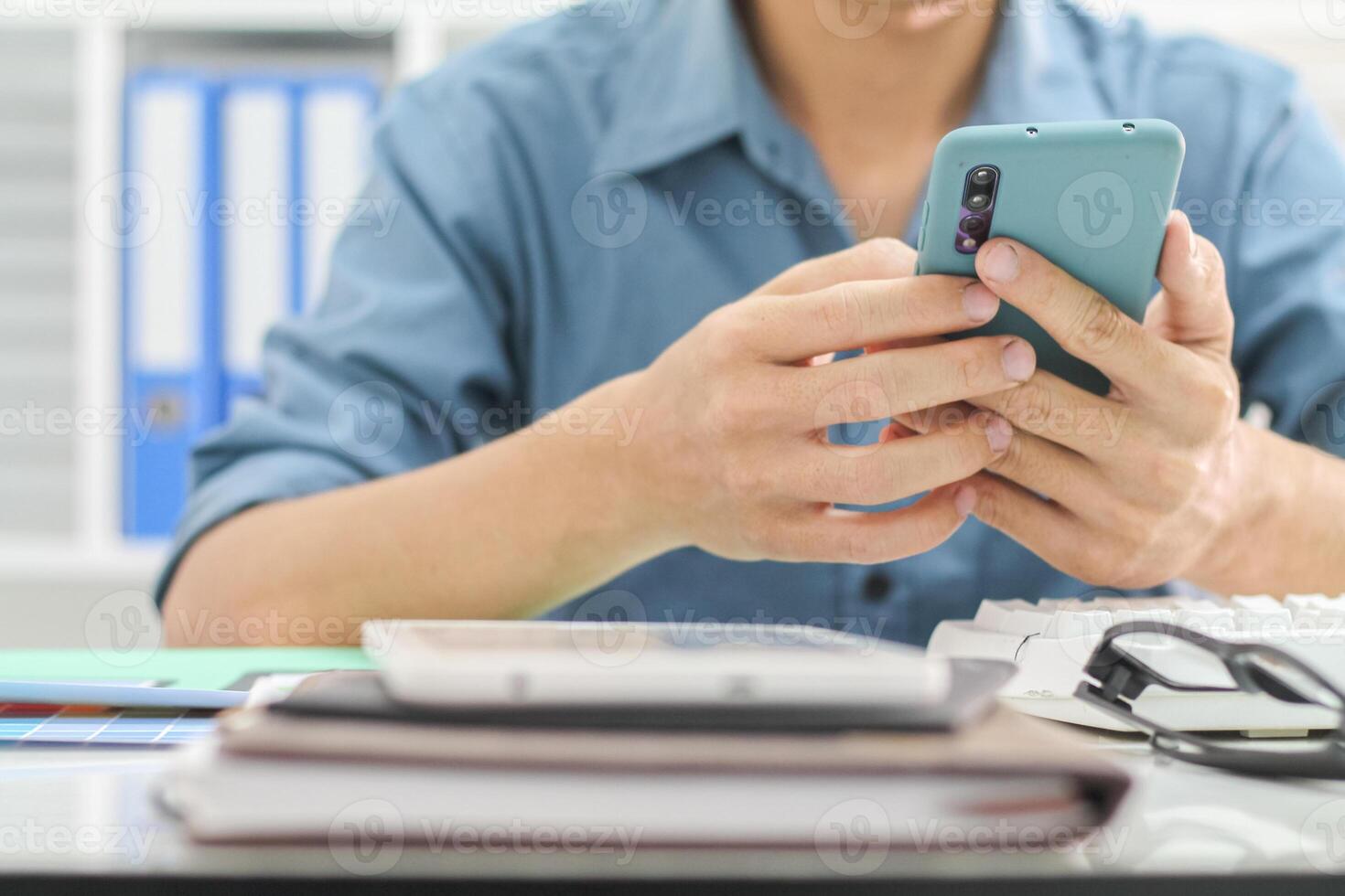 Smooth Focus, group of web designers are working together to develop mobile responsive website with UI UX Front End Designer Previewing. website designers in form of mobile applications with UI UX photo