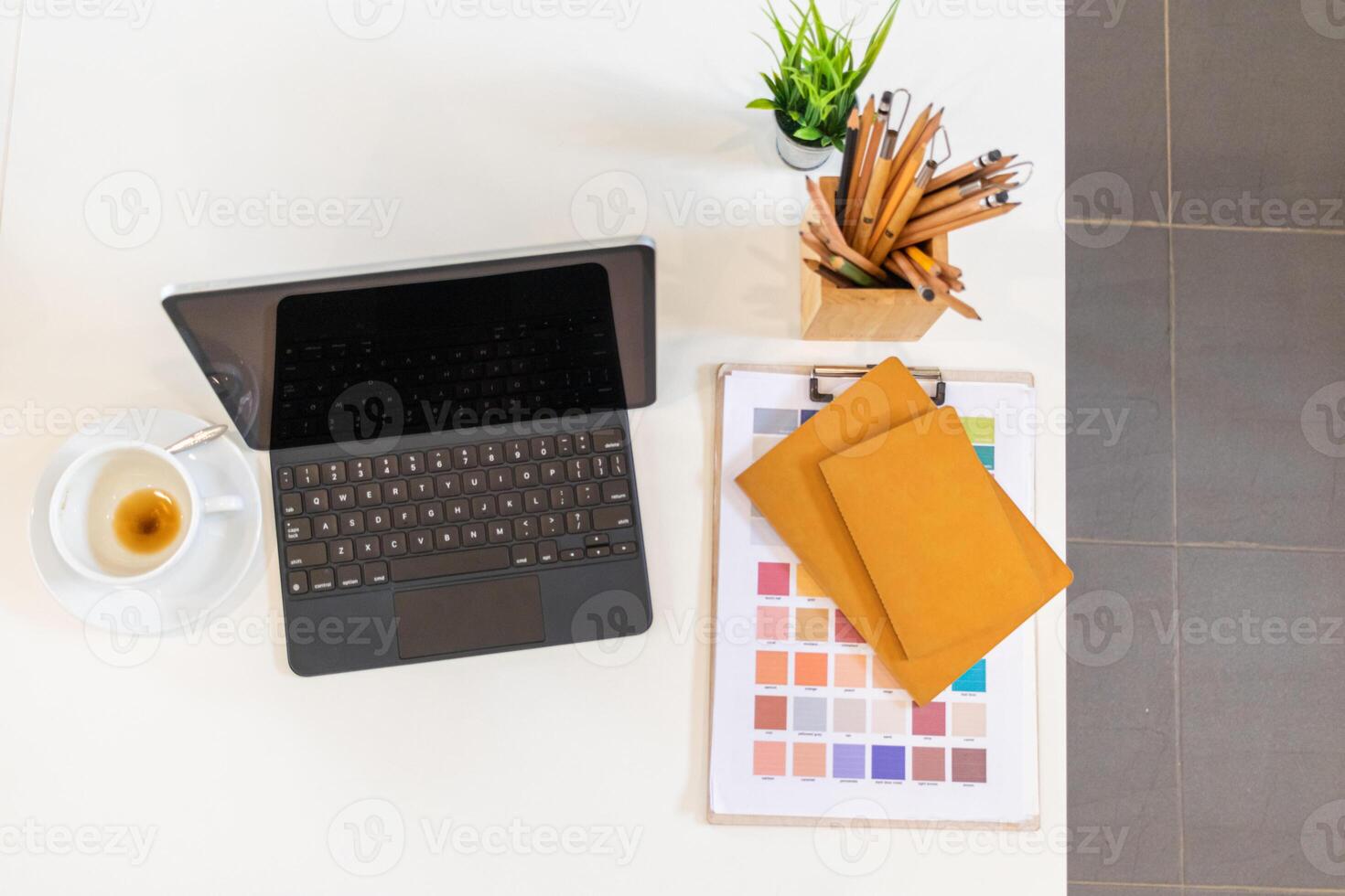 Smooth Focus, group of web designers are working together to develop mobile responsive website with UI UX Front End Designer Previewing. website designers in form of mobile applications with UI UX photo