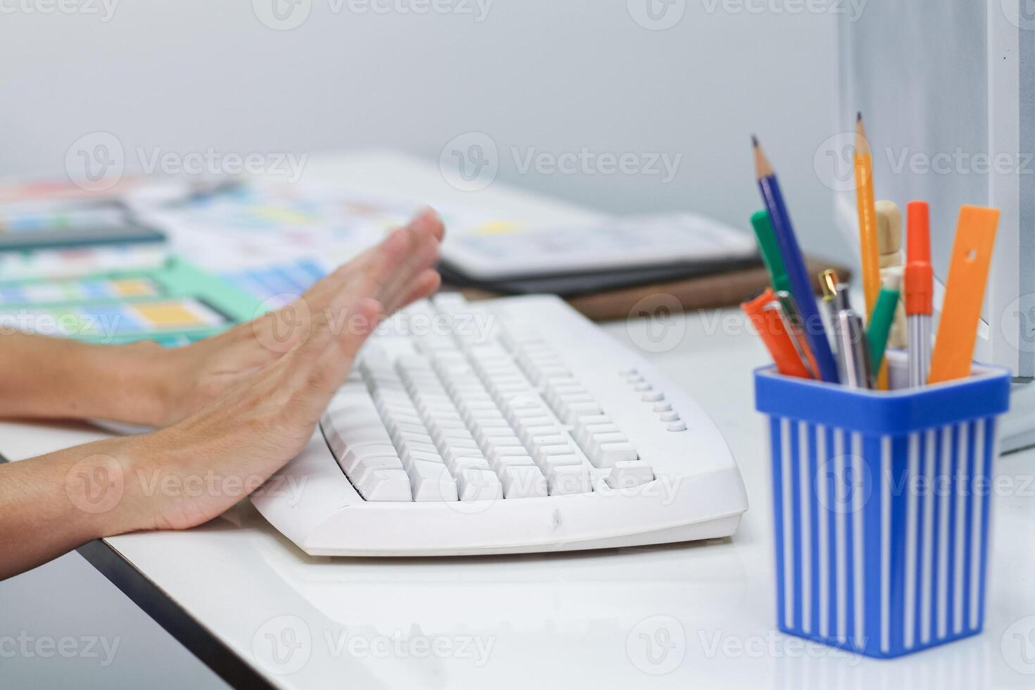Smooth Focus, group of web designers are working together to develop mobile responsive website with UI UX Front End Designer Previewing. website designers in form of mobile applications with UI UX photo