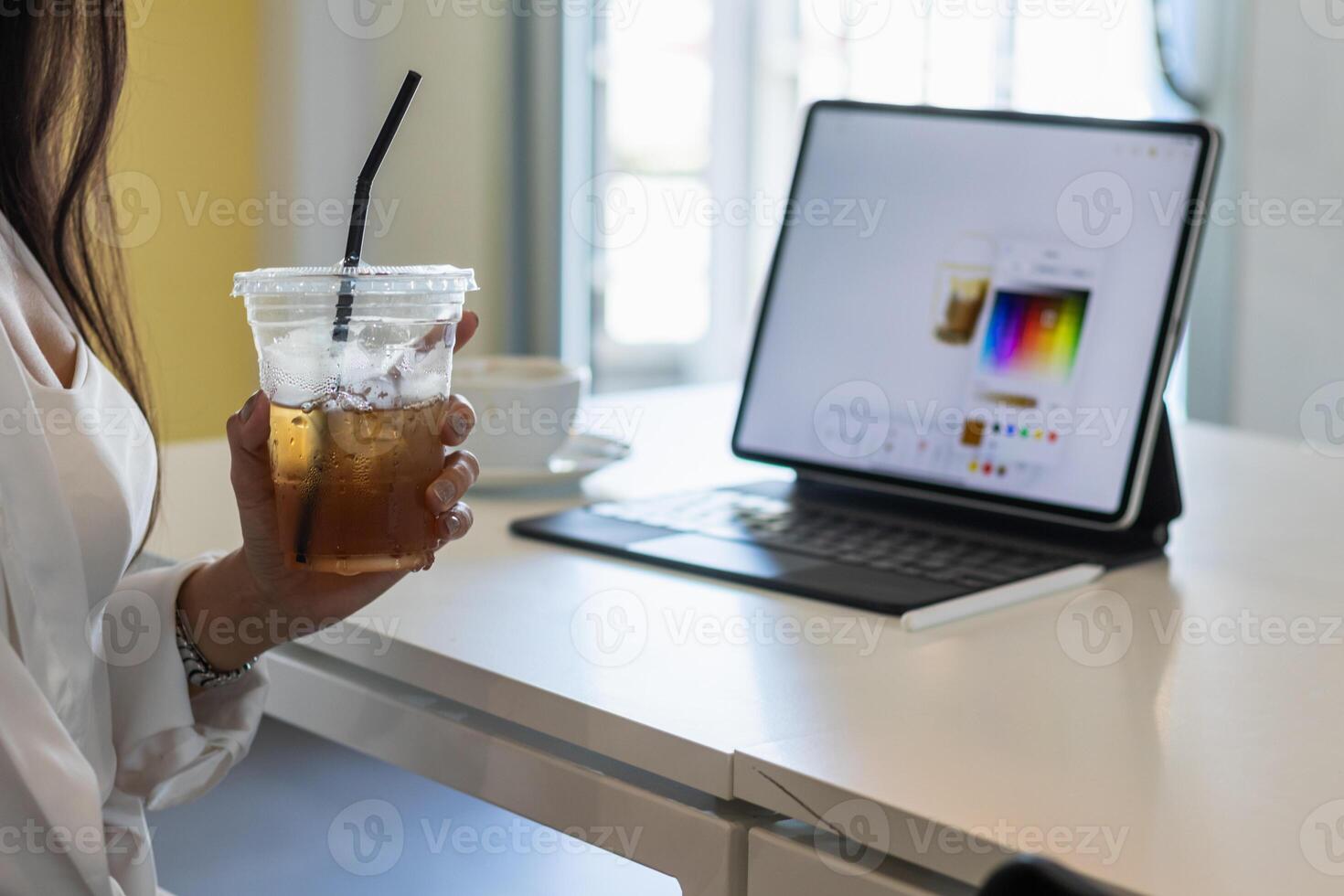 Smooth Focus, group of web designers are working together to develop mobile responsive website with UI UX Front End Designer Previewing. website designers in form of mobile applications with UI UX photo