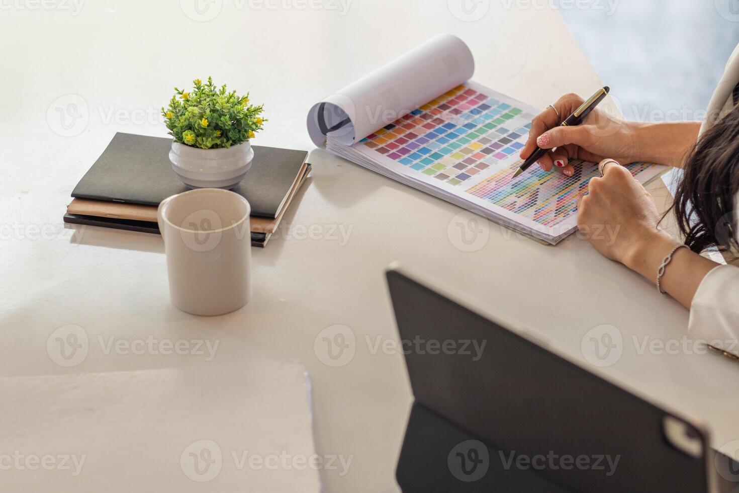 Smooth Focus, group of web designers are working together to develop mobile responsive website with UI UX Front End Designer Previewing. website designers in form of mobile applications with UI UX photo