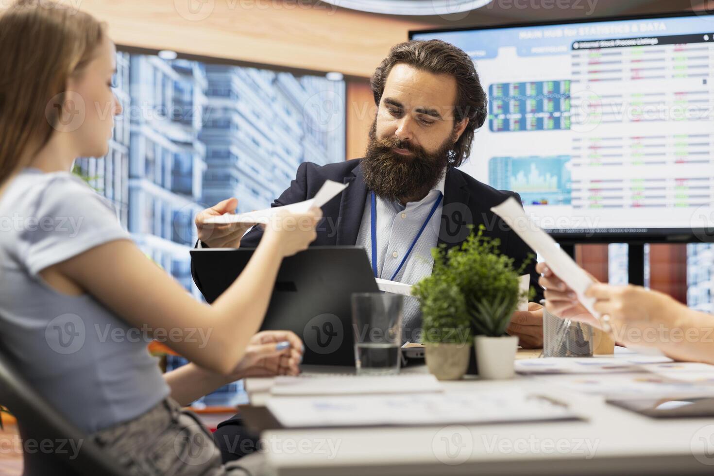 Financial advisor guiding family members in trading shares and making informed investment decisions. Broker offering clients recommendations on buying, selling, or holding stocks to optimize returns photo