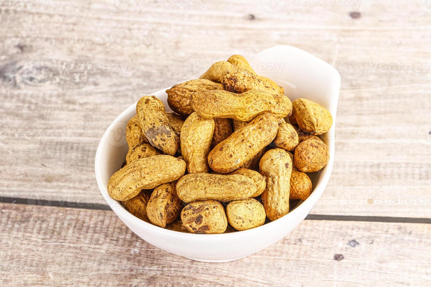 Raw ripe unpeeled peanut heap photo