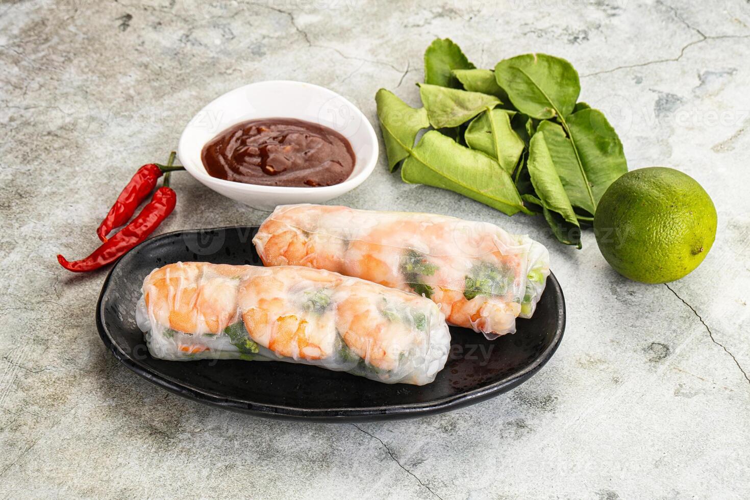 Vietnamese spring roll with prawn photo