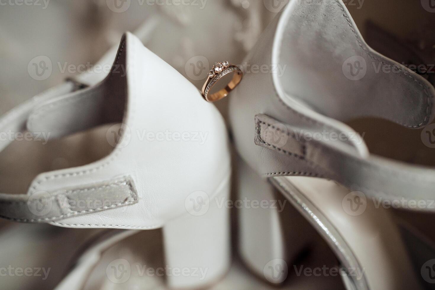 A ring is on a shoe photo
