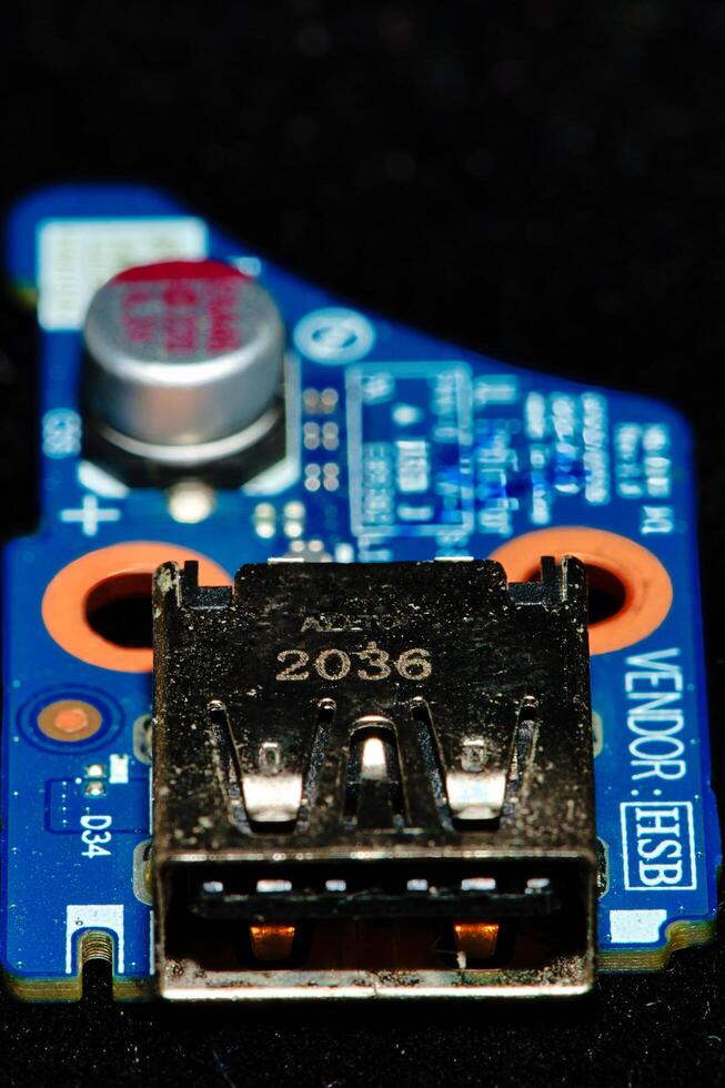 a close up of a small electronic device photo