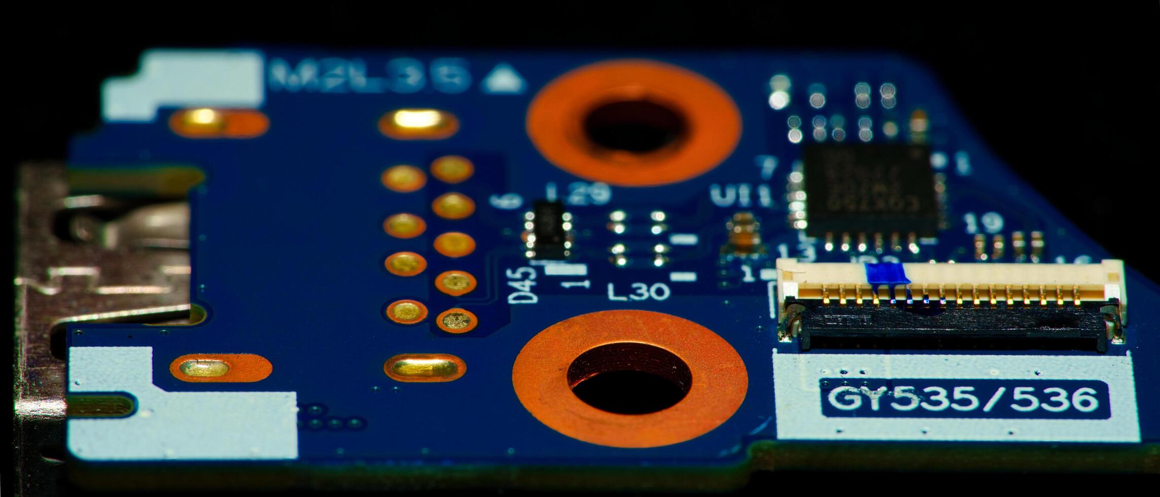 a close up of a micro usb connector photo