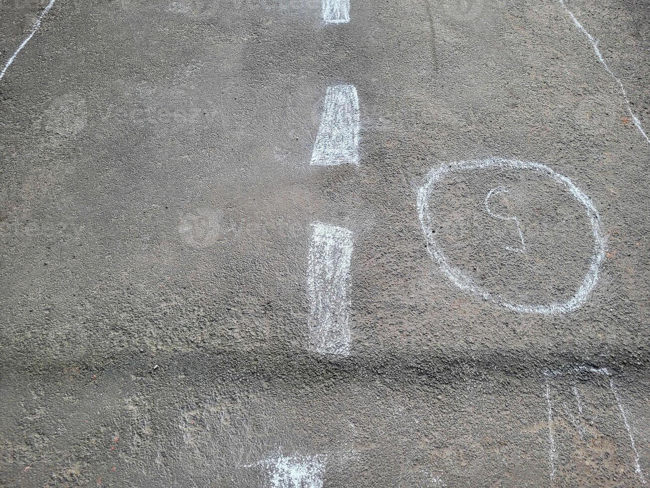 In the courtyard on the asphalt there is a drawing of classics in chalk figures in circles photo
