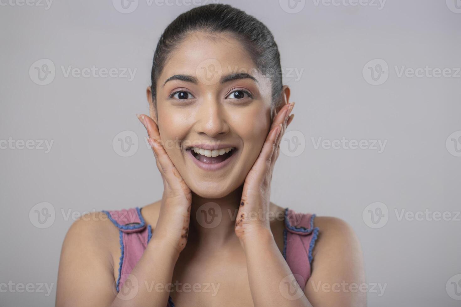 Photo Of A Beautiful Young Girl With An OMG WOW Expression On Her Face