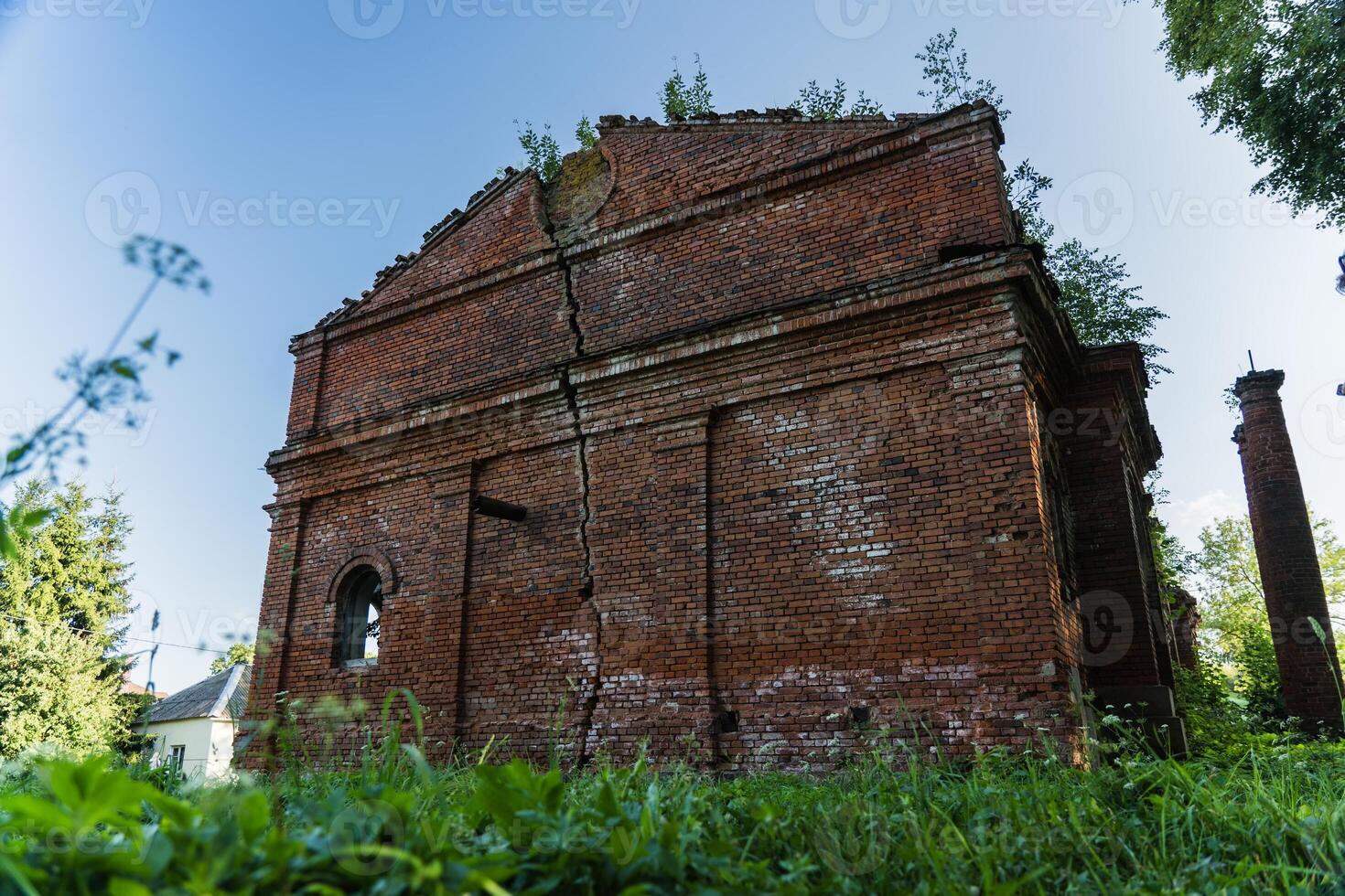 A crack in the wall of an old brick stable. The Kostrovitsky manor house. 19th century buildings. photo