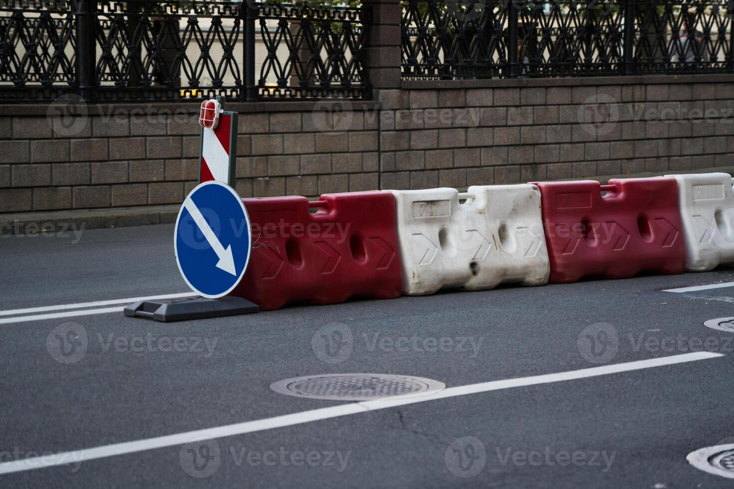 Road, temporary fencing with signs photo