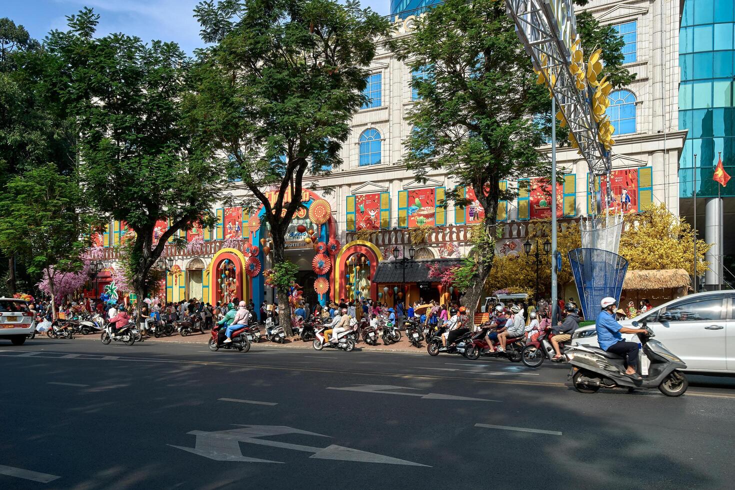Hochiminh city, Jan 21, 2024 Early in the morning at the Diamond Plaza, many people are taking New Year's photos with family and friends