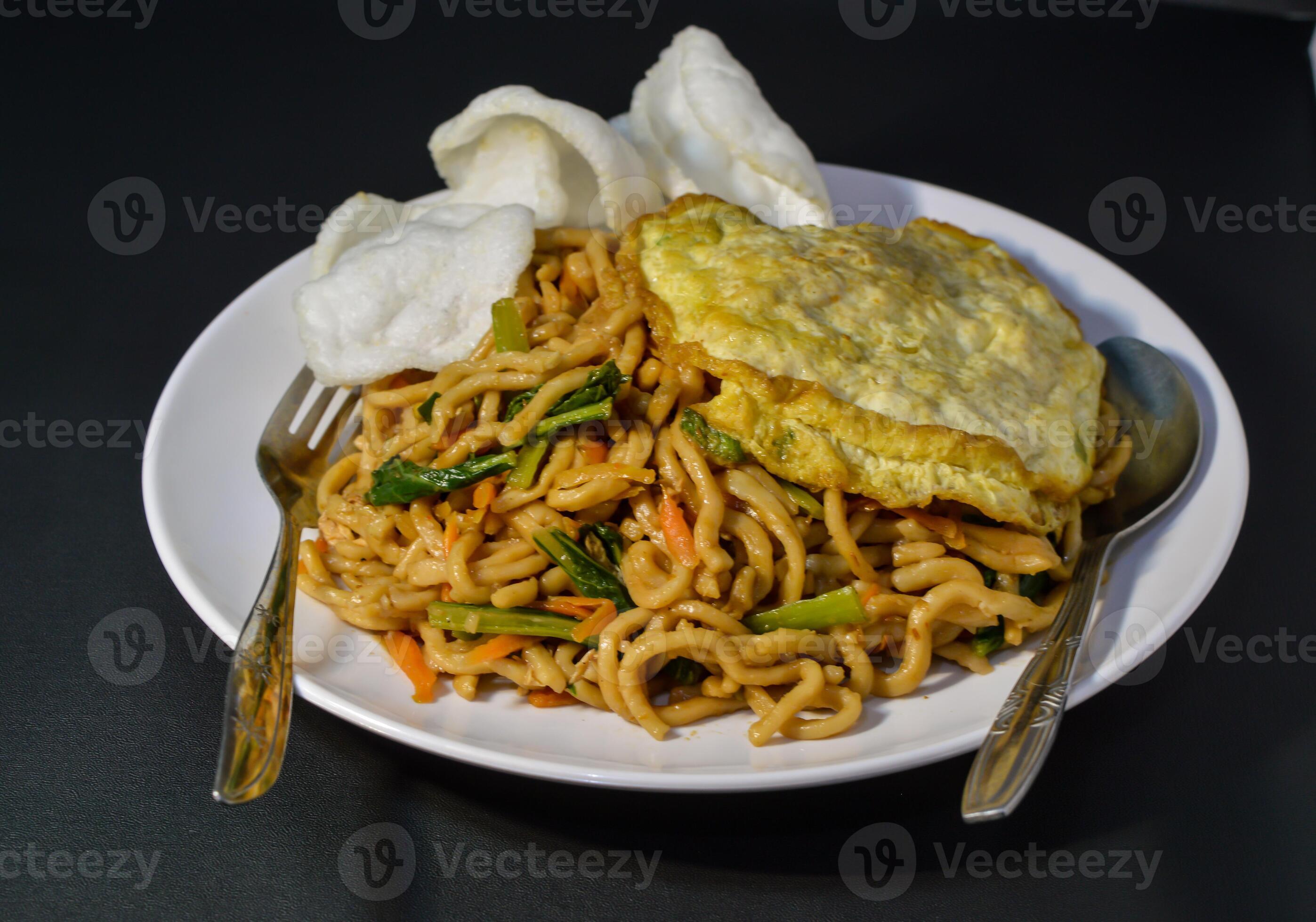 fried-noodles-are-one-of-the-most-popular-foods-in-southeast-asia