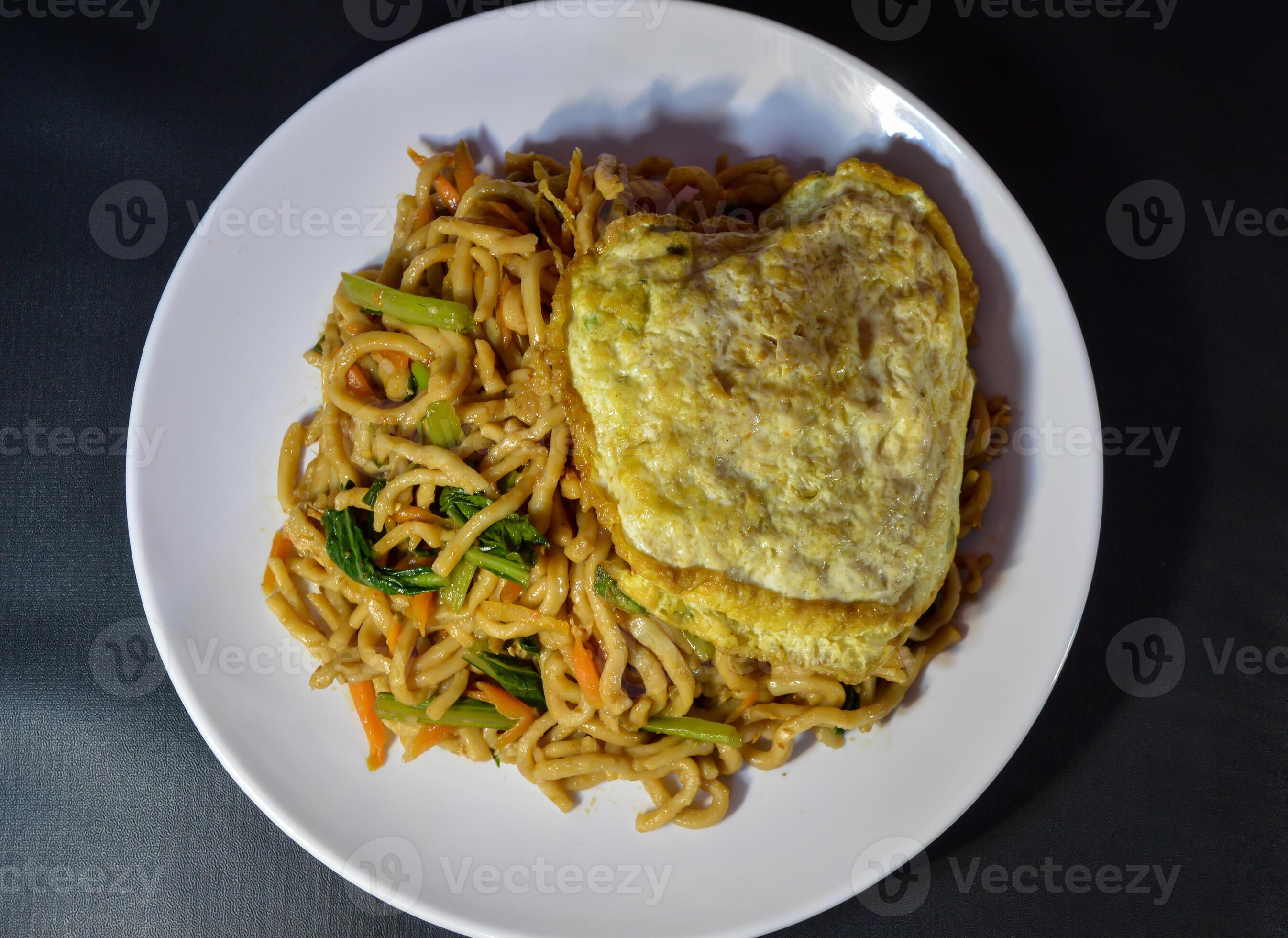 fried-noodles-are-one-of-the-most-popular-foods-in-southeast-asia