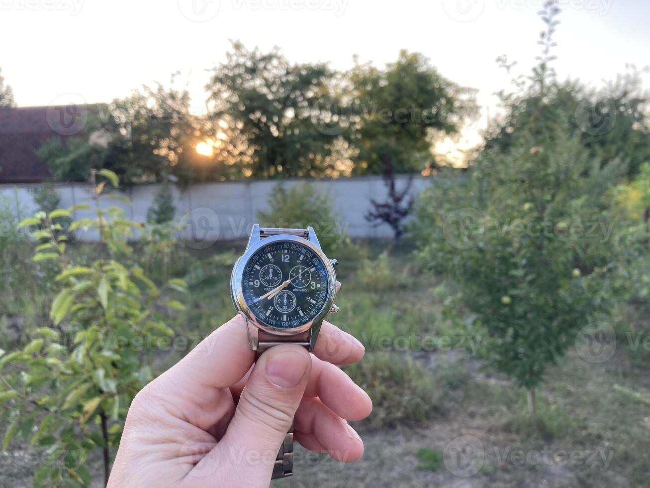 Quartz watch for orientation on the ground photo