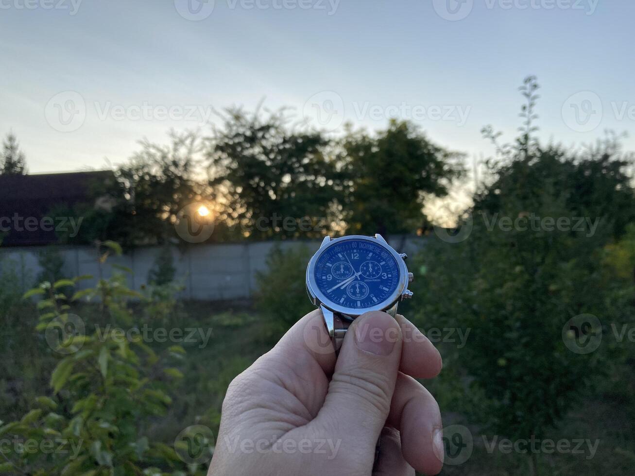 Quartz watch for orientation on the ground photo