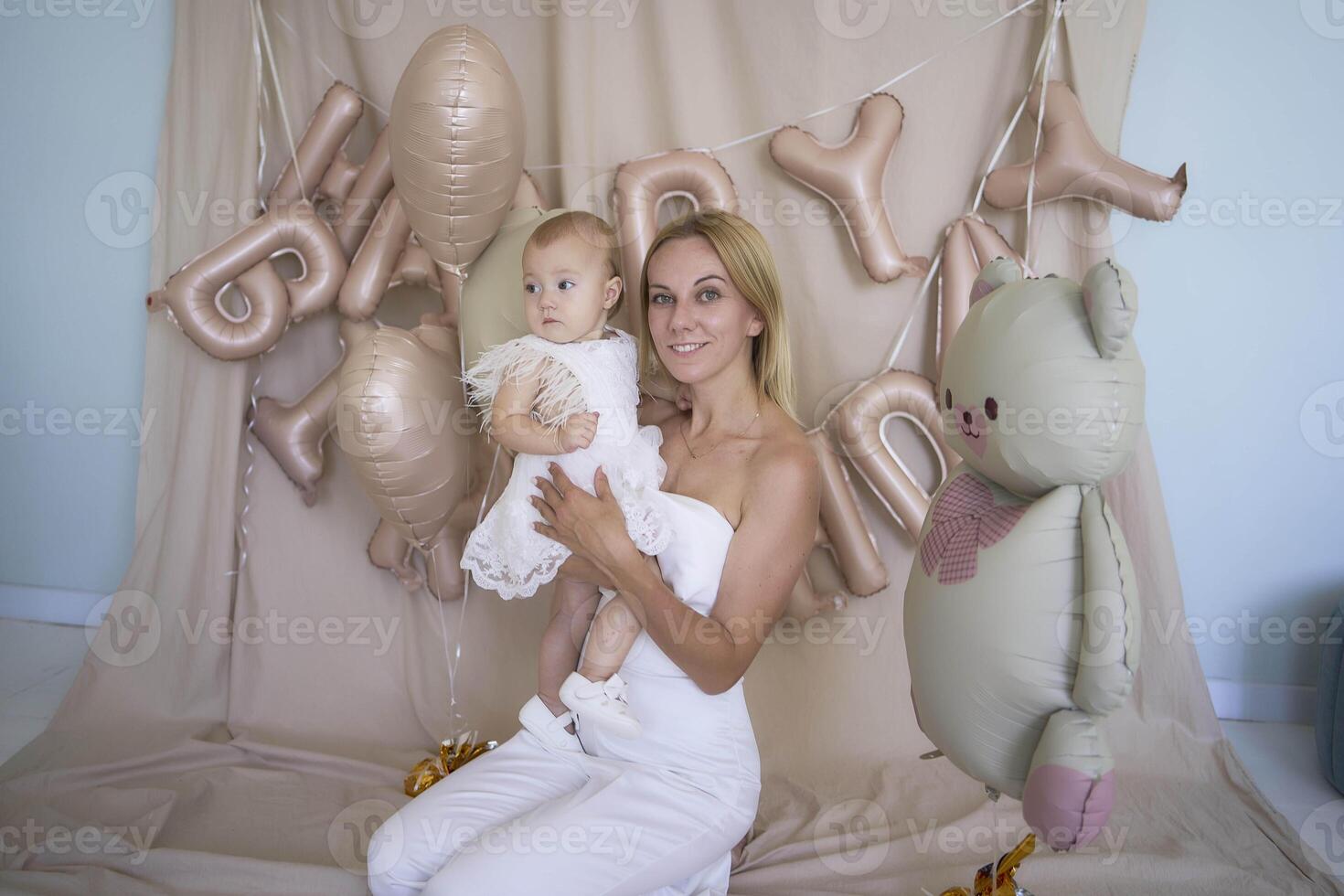photo session on the first birthday of a baby girl with her mother, in pastel colors, minimalism