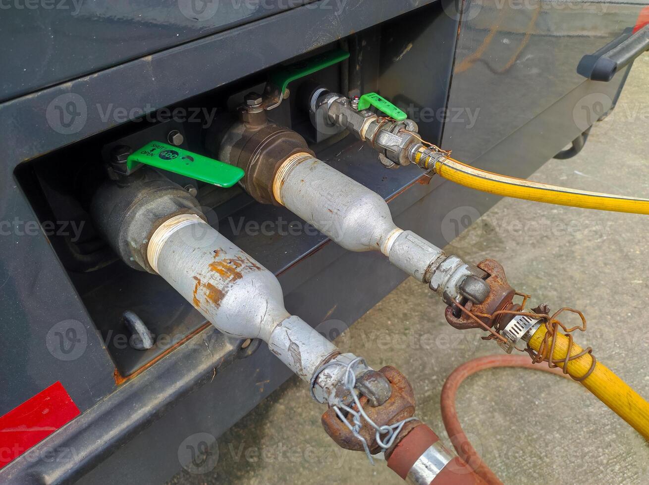 chicago coupling is used to connect the air hose to the compressor photo