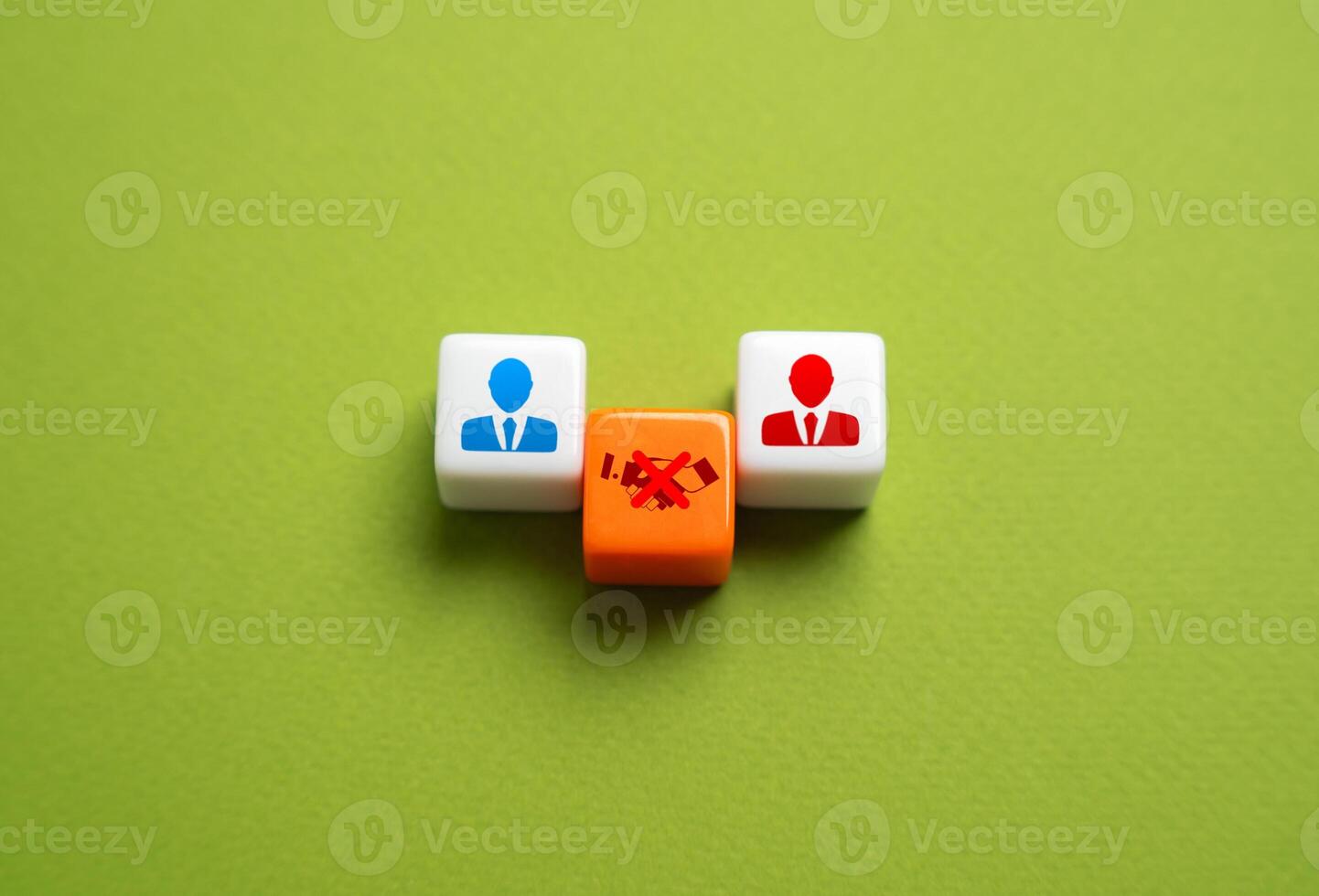 Breakdown of a deal or agreement. Negotiations failed. Violation of the agreement breaks the entire chain of contracts. Miscommunication, unrealistic market conditions, unforeseen events photo