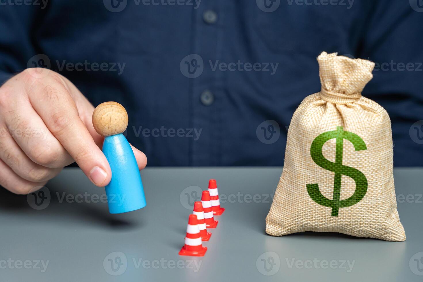 Gain access to frozen financial assets and financial markets through a front man. Sanctions evasion. Get money back. Help in obtaining favorable mortgage and credit conditions. Obtain compensation. photo