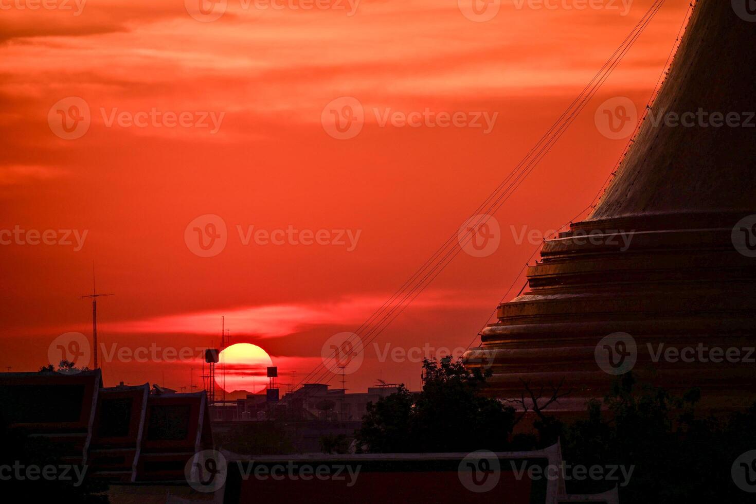 Phra Pathom Chedi in Nakhon Pathom photo