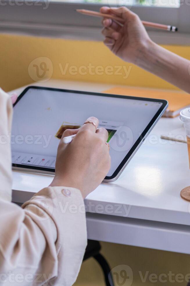 Smooth Focus, group of web designers are working together to develop mobile responsive website with UI UX Front End Designer Previewing. website designers in form of mobile applications with UI UX photo