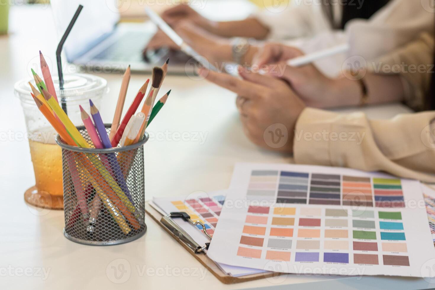 Smooth Focus, group of web designers are working together to develop mobile responsive website with UI UX Front End Designer Previewing. website designers in form of mobile applications with UI UX photo