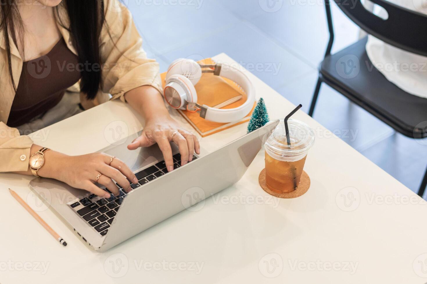 Smooth Focus, group of web designers are working together to develop mobile responsive website with UI UX Front End Designer Previewing. website designers in form of mobile applications with UI UX photo