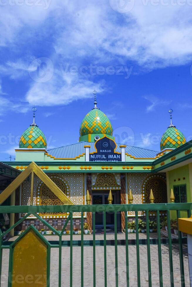 The view of the mosque and its dome can be seen from the front, creating an amazing view photo