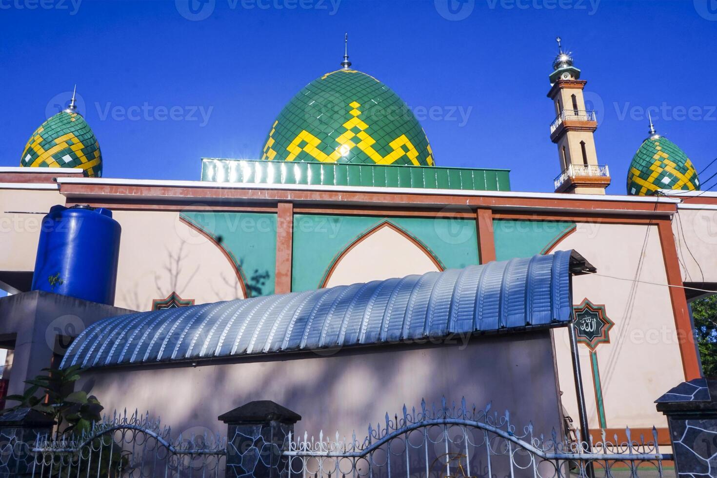 The splendor of the mosque and its towering minaret under the blue sky creates a stunning view photo