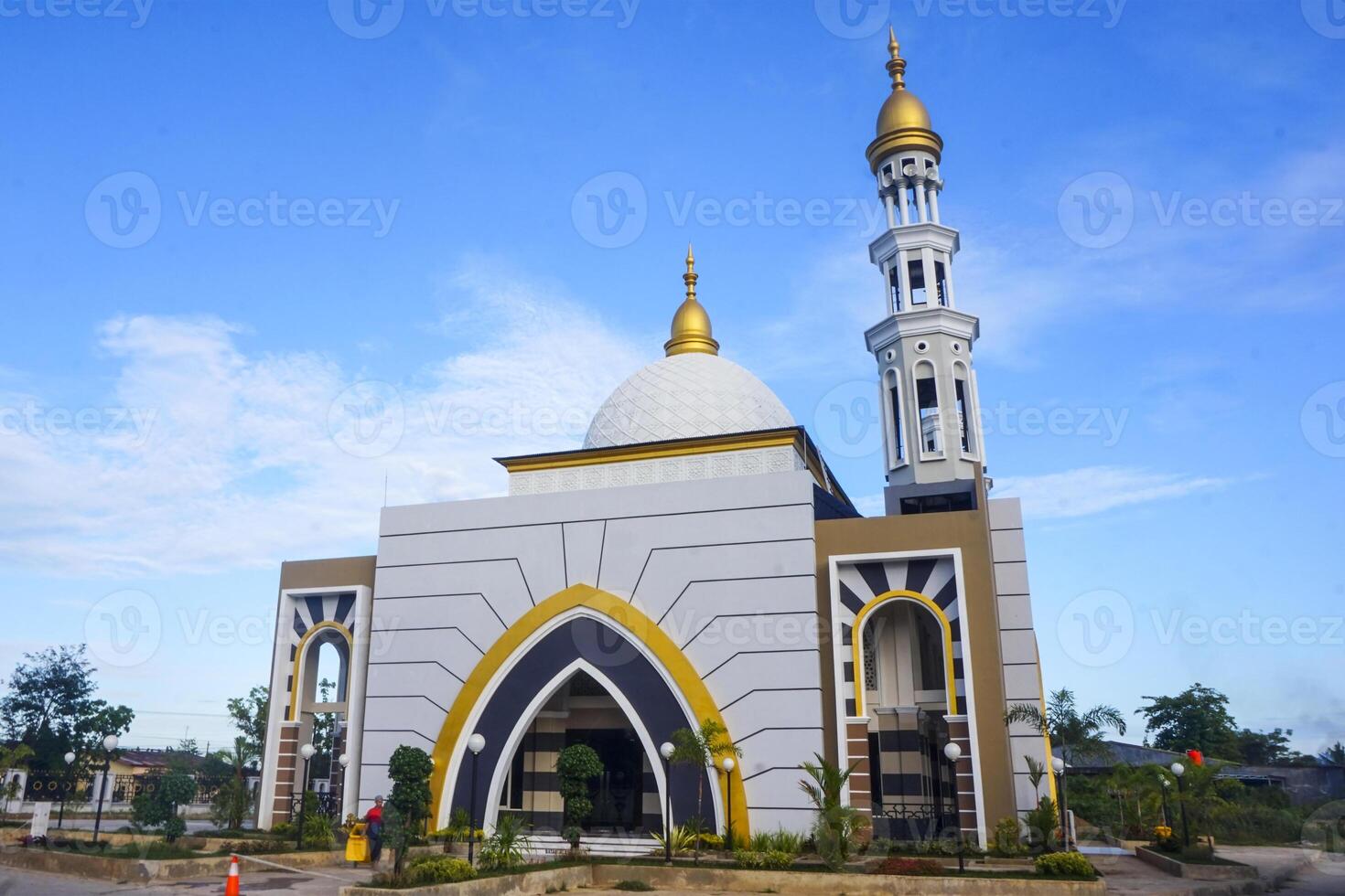 The splendor of the mosque and its towering minaret under the blue sky creates a stunning view photo