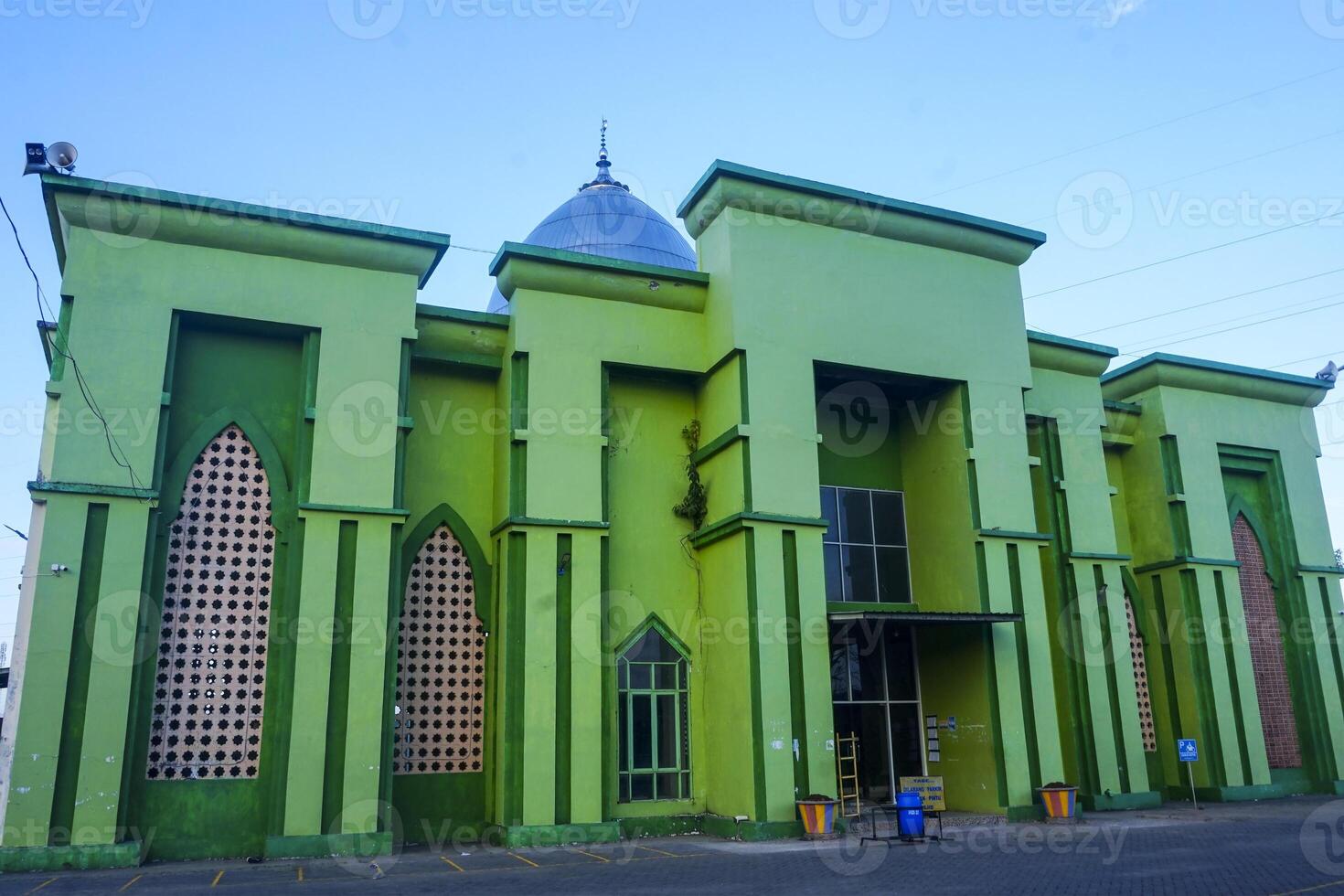 the view of the mosque and its dome looks out, creating a stunning view photo