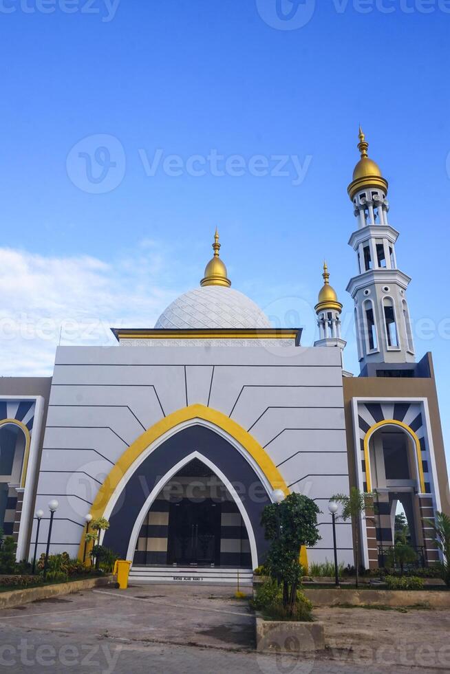 The splendor of the mosque and its towering minaret under the blue sky creates a stunning view photo