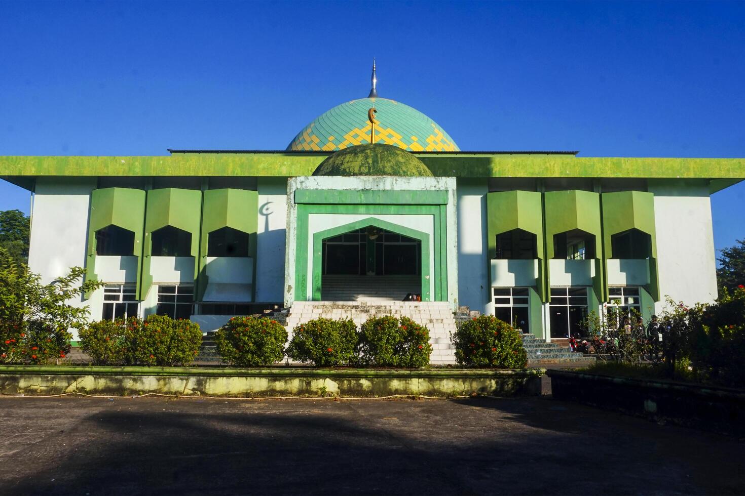 View of a mosque and its dome with a garden in its yard, the view of the mosque and its dome looks out, creating a stunning view photo