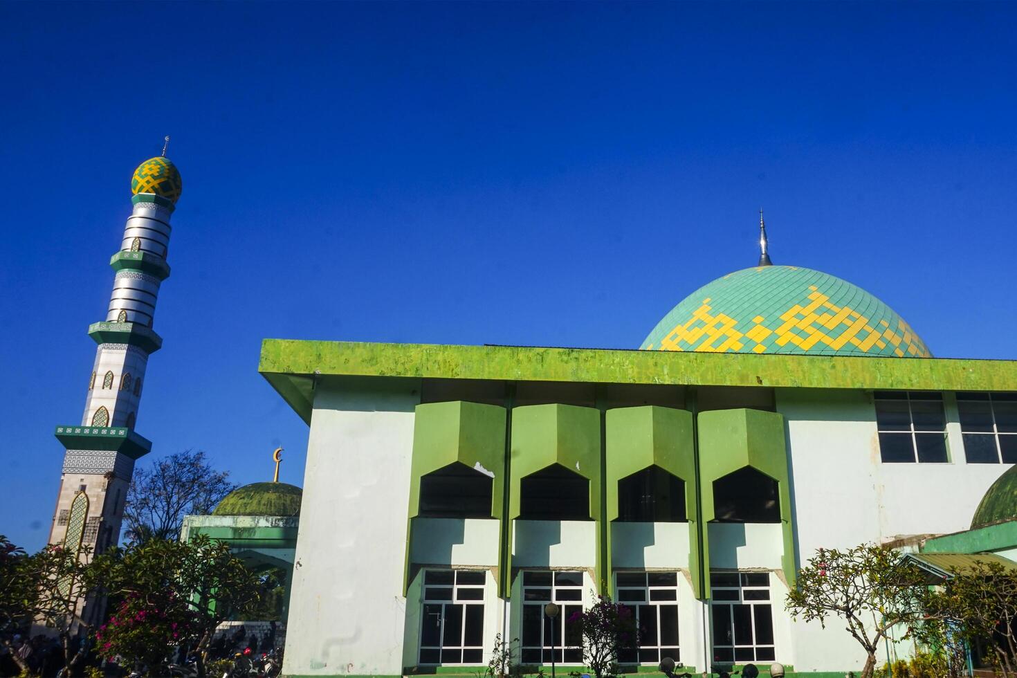 The splendor of the mosque and its towering minaret under the blue sky creates a stunning view photo