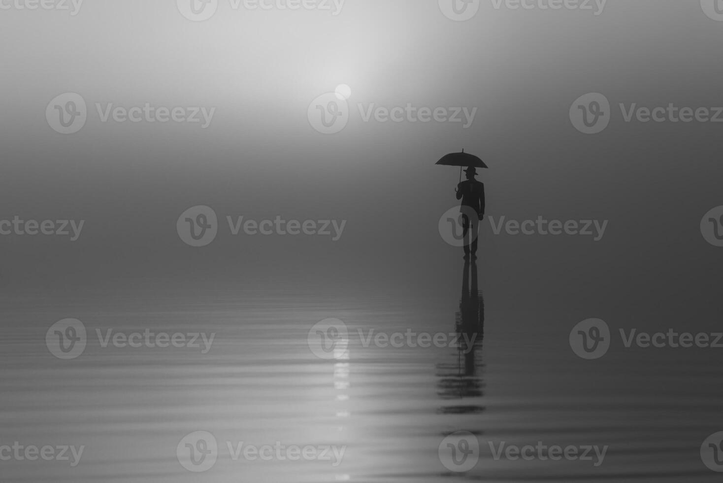 surrealista silueta de un hombre en un traje y sombrero con un paraguas en pie en el agua foto