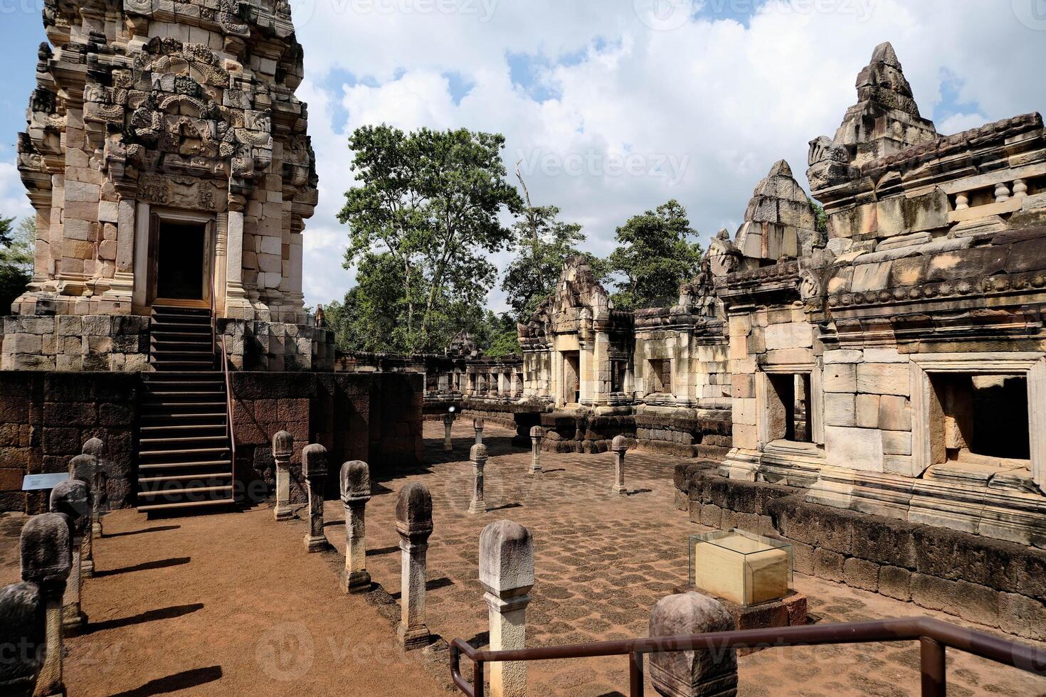 Pillar way path to the Main Prasart of Prasart Sadok kok Thom. photo