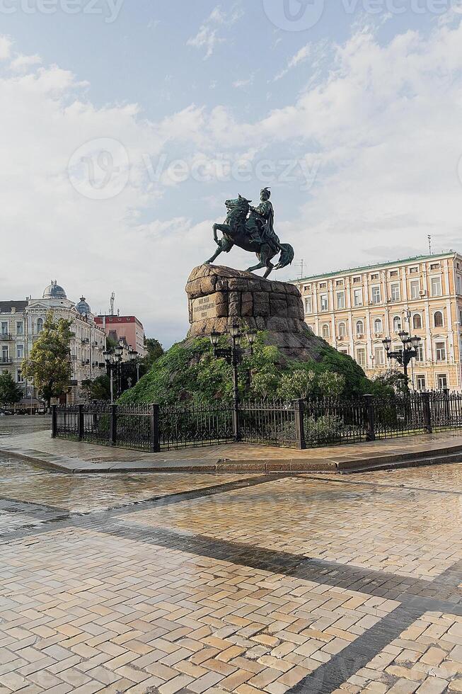 Monument to Bogdan Khmelnitsky in Kyiv, Ukraine photo