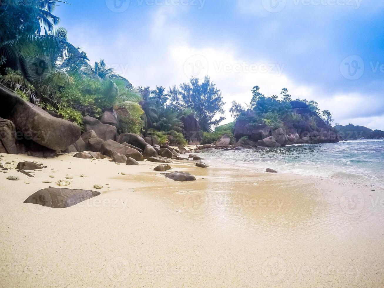 Seychelles, Paradise beach. La Digue at Anse Lazio, Source dArgent. photo