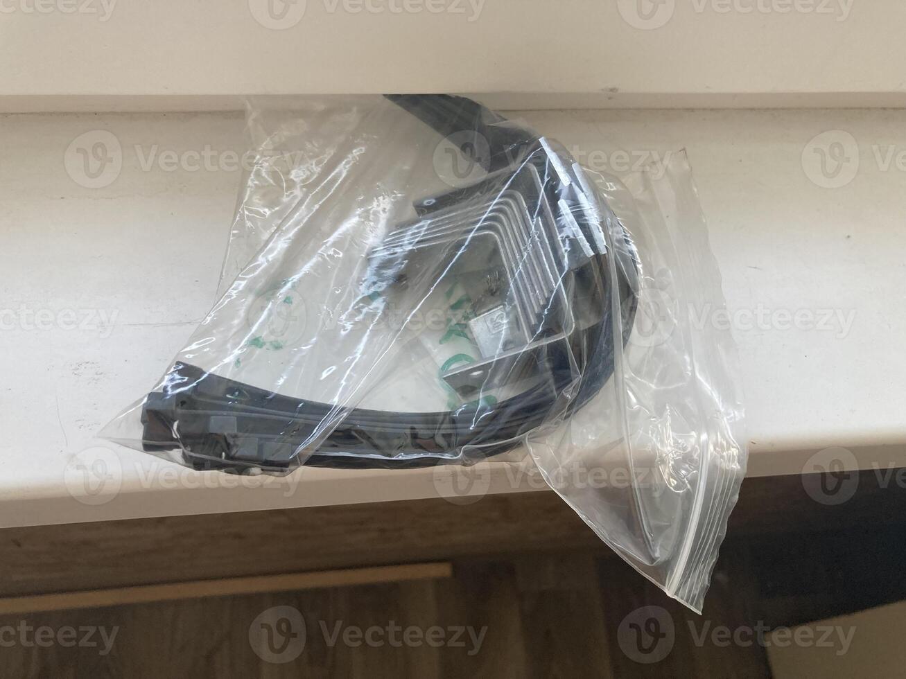 Construction and installation materials made of metal photo